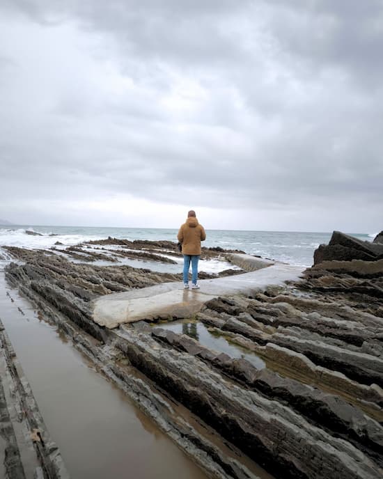 ruta-por-pais-vasco-en-coche-flysch-de-zumaia